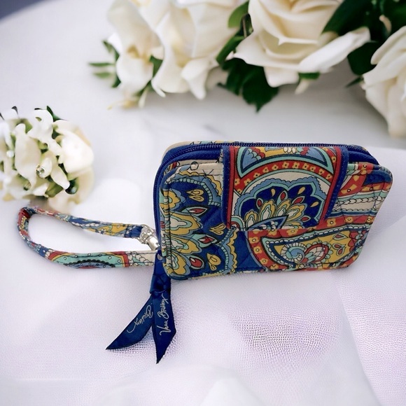 Vera Bradley wrist wallet in Marina Paisley - Picture 1 of 7